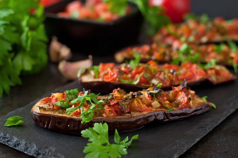 Berenjenas Rellenas de Quinoa y Tomate